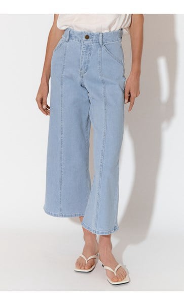 Adele Jeans - 3/4 Light Wash Denim